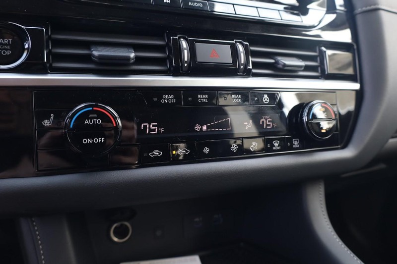 Nissan Pathfinder Vehicle Image 14