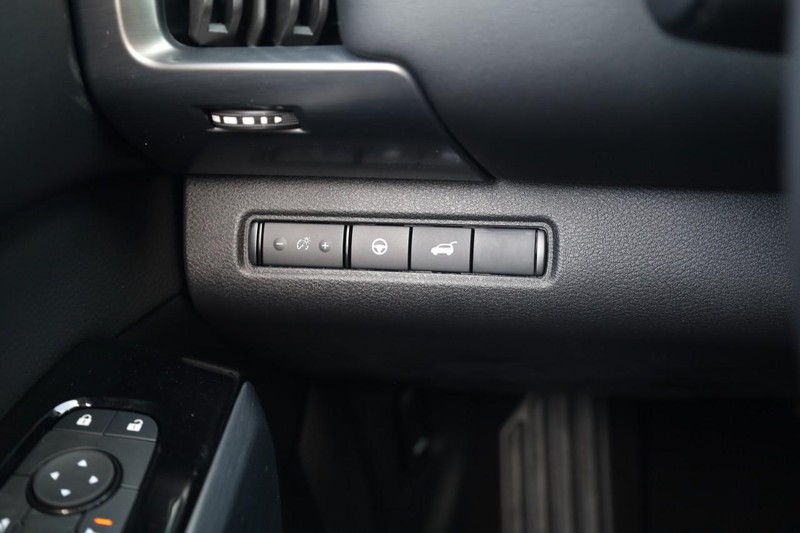 Nissan Pathfinder Vehicle Image 17