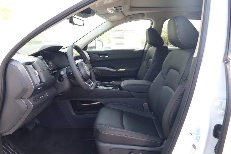 Nissan Pathfinder Vehicle Image 20