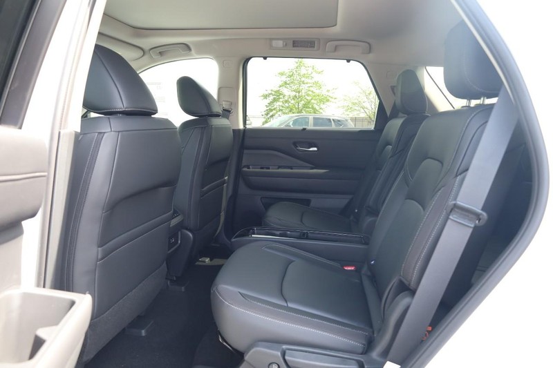 Nissan Pathfinder Vehicle Image 21