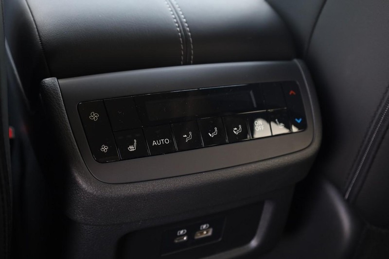 Nissan Pathfinder Vehicle Image 22