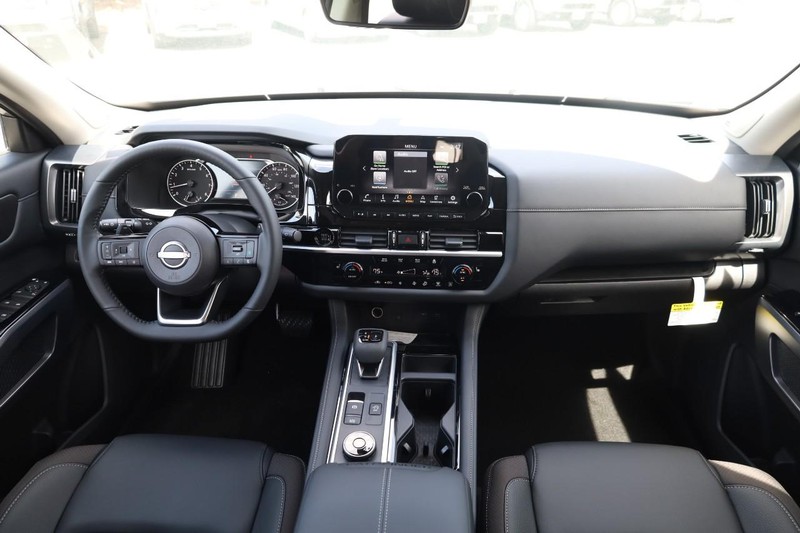Nissan Pathfinder Vehicle Image 24