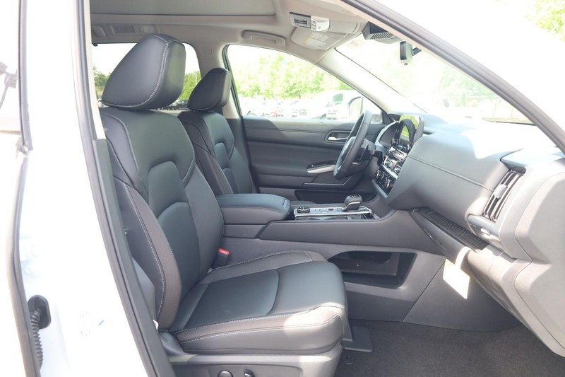 Nissan Pathfinder Vehicle Image 27