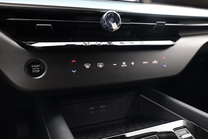 Nissan Murano Vehicle Image 14