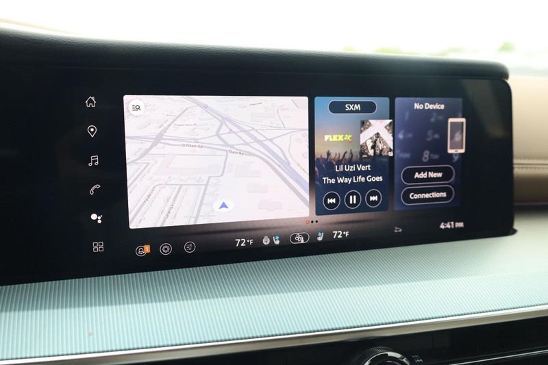 Nissan Murano Vehicle Image 11