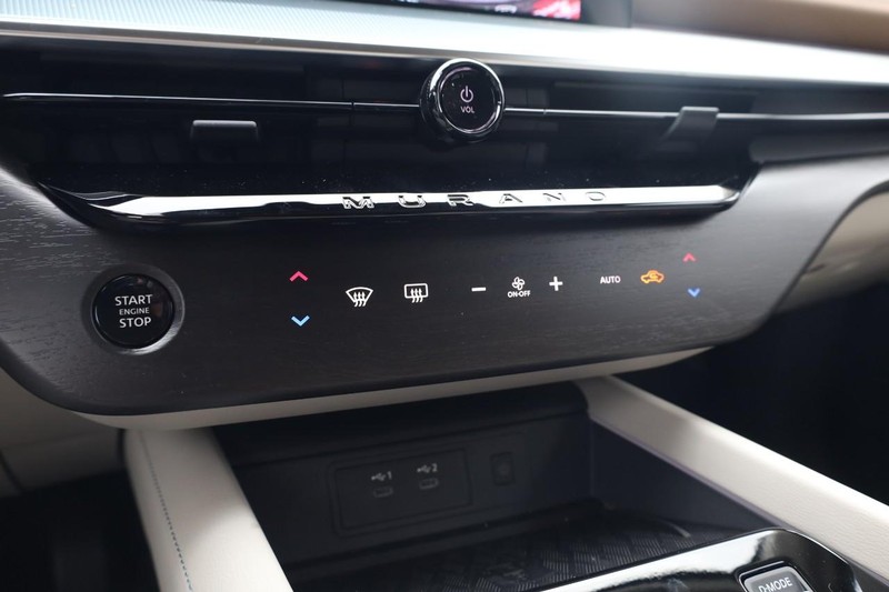 Nissan Murano Vehicle Image 14