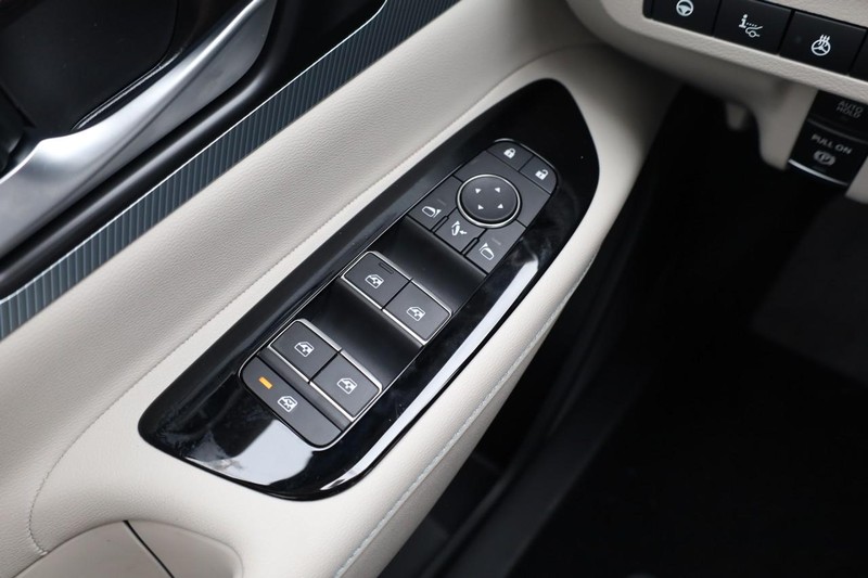 Nissan Murano Vehicle Image 18