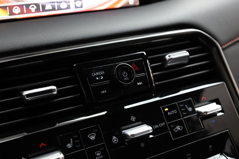 Nissan Armada Vehicle Image 17