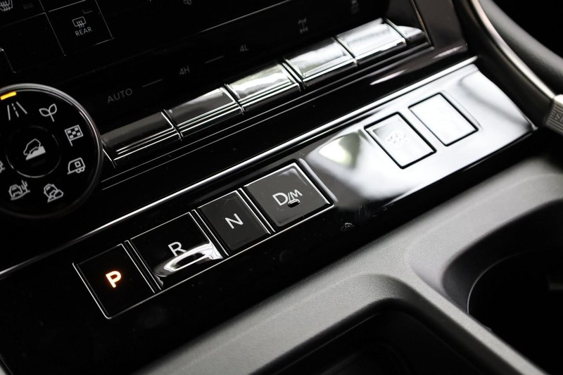 Nissan Armada Vehicle Image 19