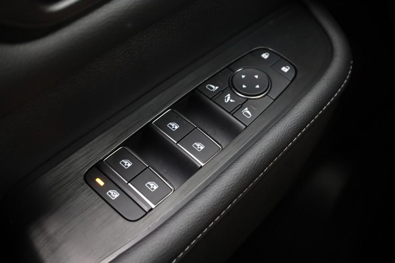 Nissan Armada Vehicle Image 21