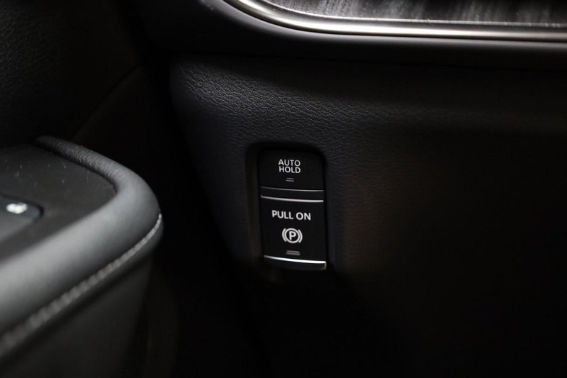 Nissan Armada Vehicle Image 22
