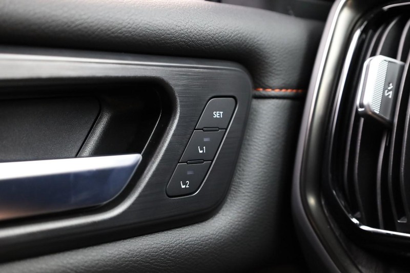 Nissan Armada Vehicle Image 23