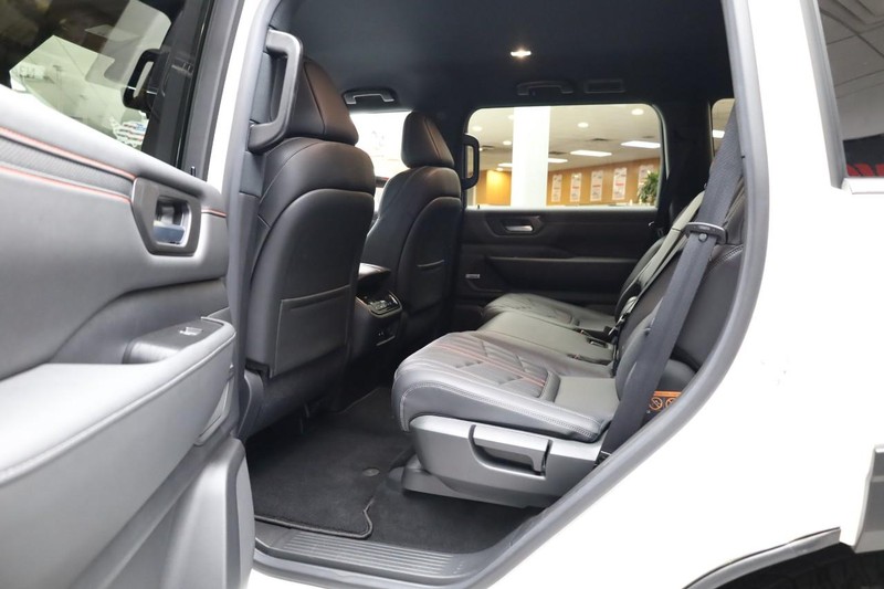Nissan Armada Vehicle Image 25