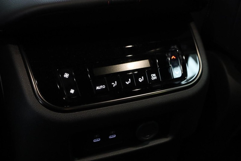 Nissan Armada Vehicle Image 26