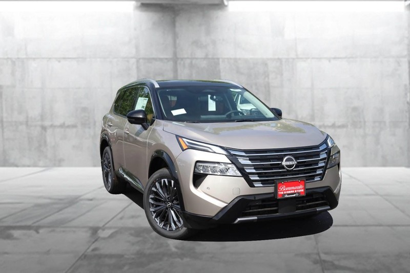 Nissan Rogue Vehicle Image 02