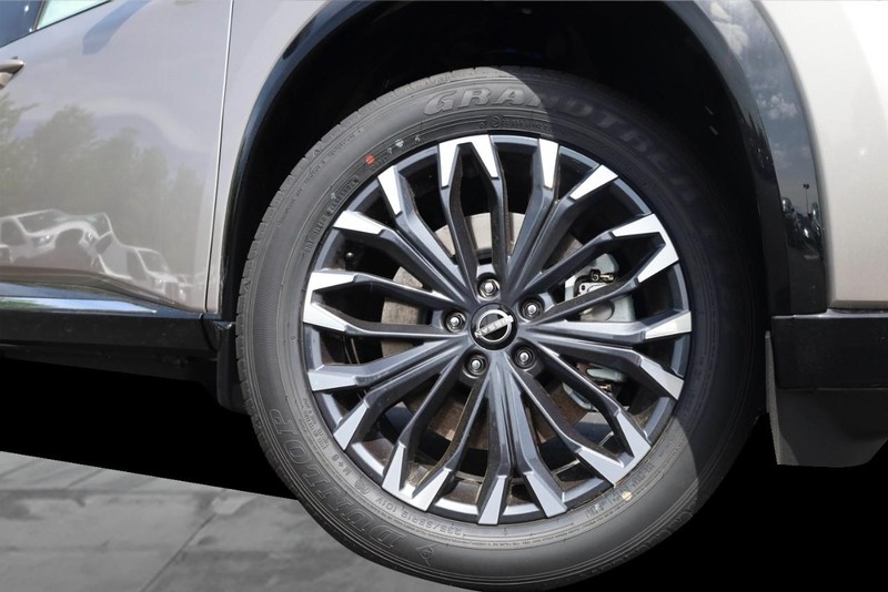 Nissan Rogue Vehicle Image 03