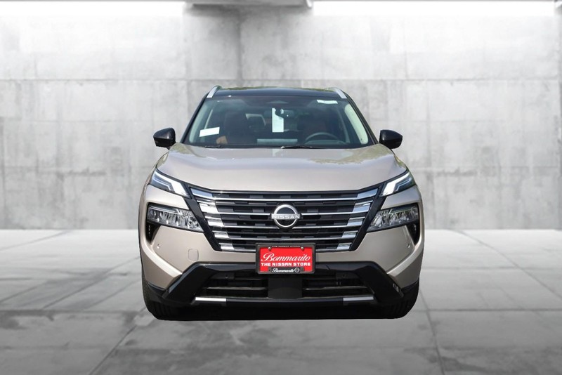 Nissan Rogue Vehicle Image 04
