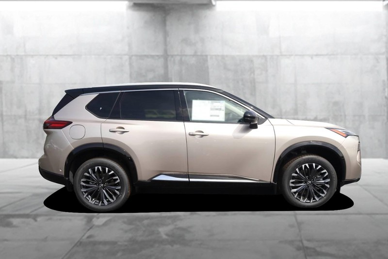 Nissan Rogue Vehicle Image 05