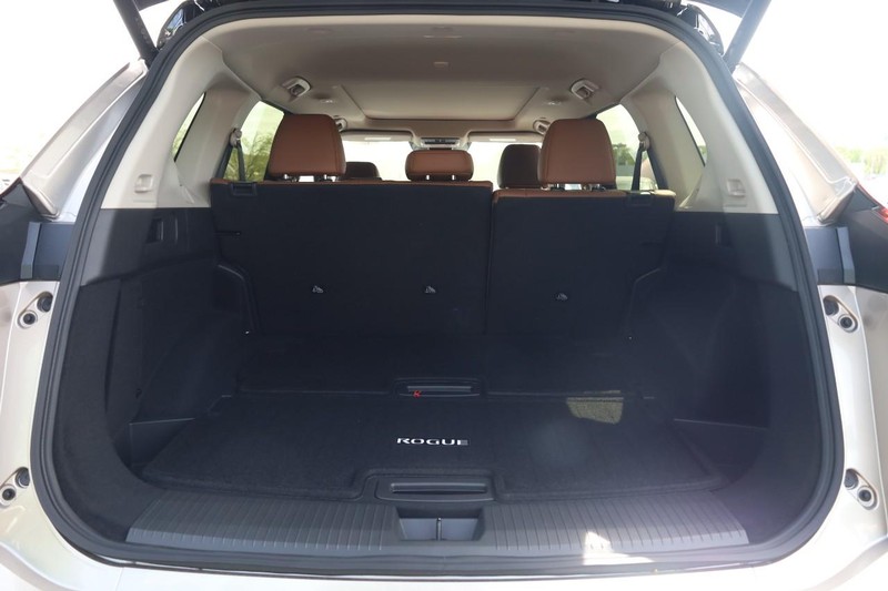 Nissan Rogue Vehicle Image 07
