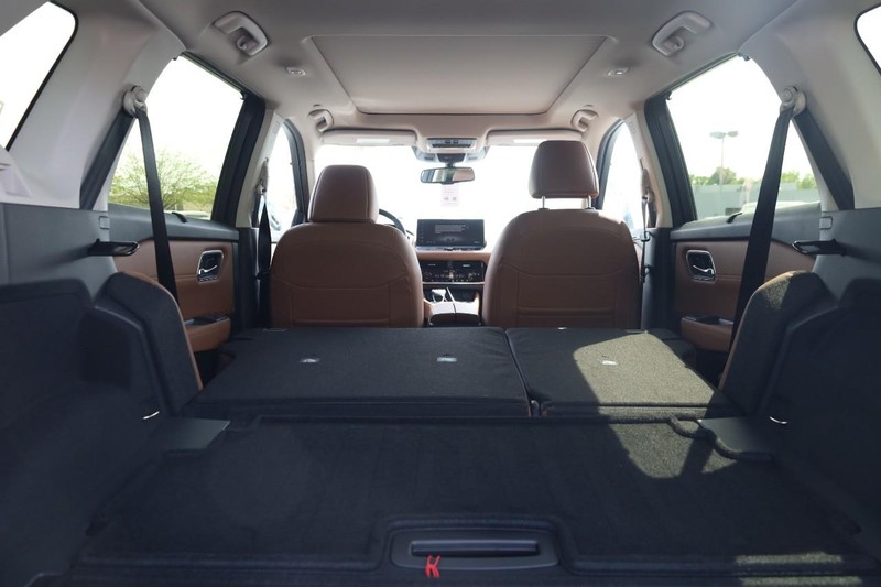 Nissan Rogue Vehicle Image 08