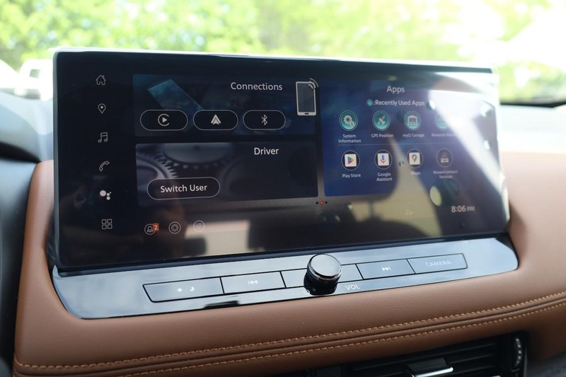 Nissan Rogue Vehicle Image 12