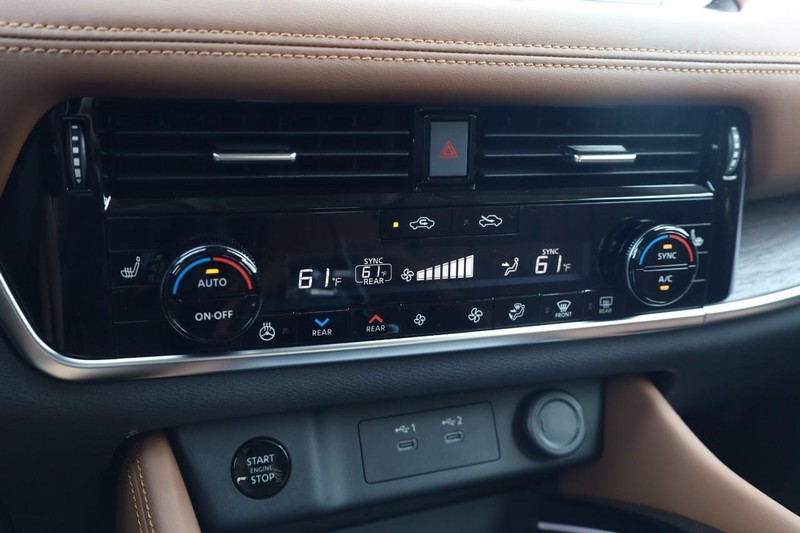 Nissan Rogue Vehicle Image 14