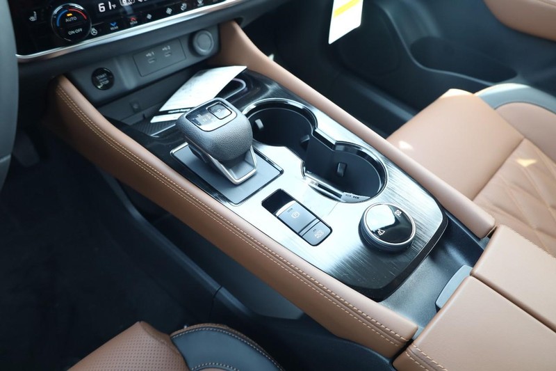 Nissan Rogue Vehicle Image 16