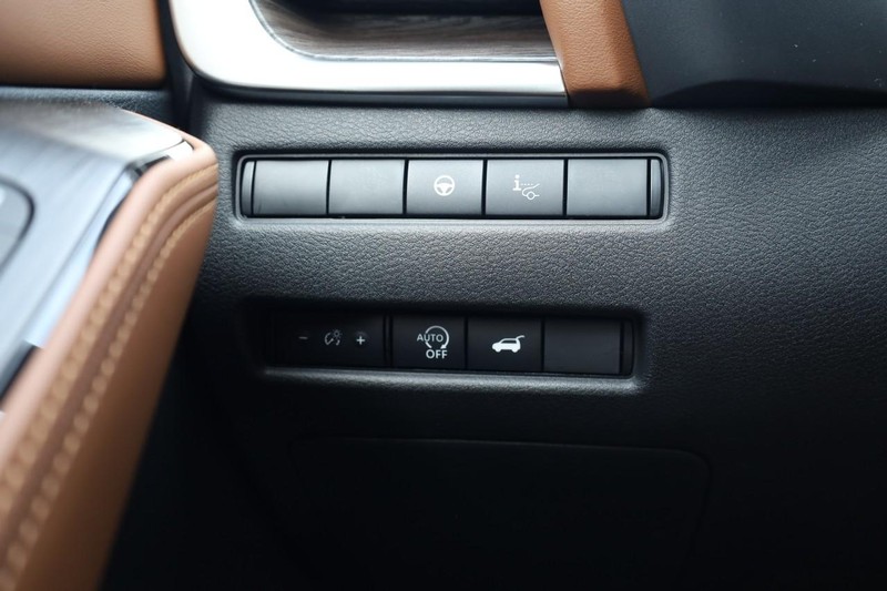 Nissan Rogue Vehicle Image 17