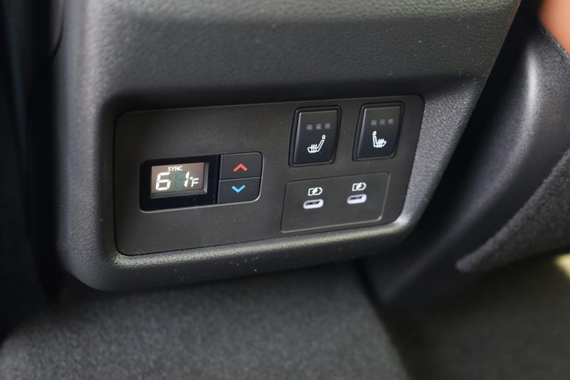 Nissan Rogue Vehicle Image 22