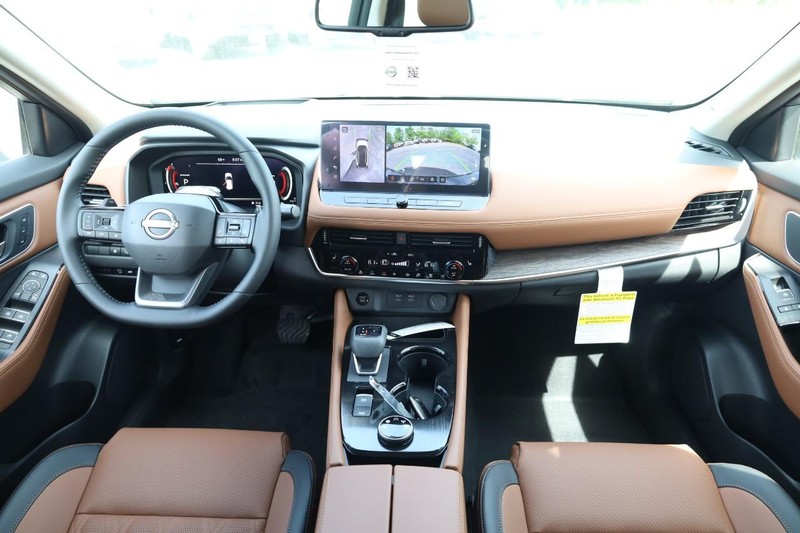 Nissan Rogue Vehicle Image 23