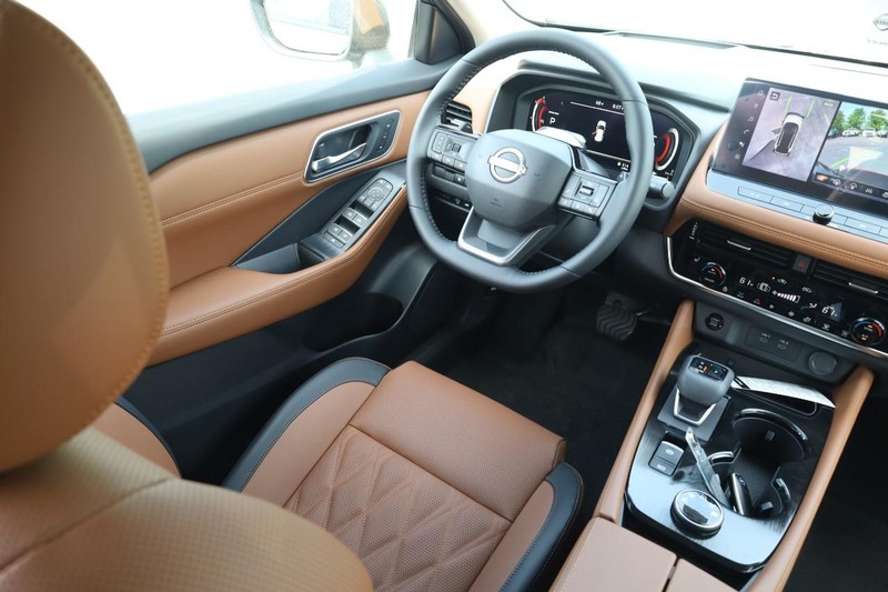 Nissan Rogue Vehicle Image 24