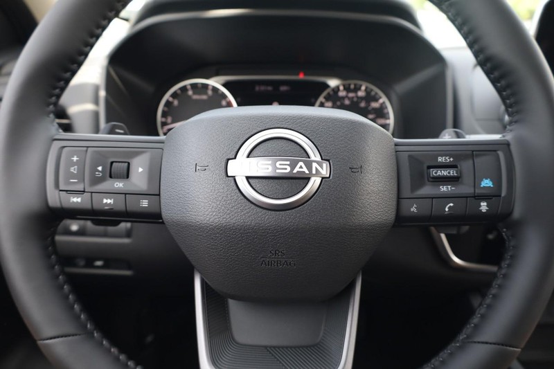 Nissan Rogue Vehicle Image 09
