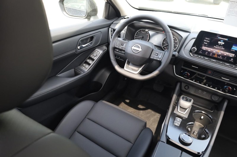 Nissan Rogue Vehicle Image 25