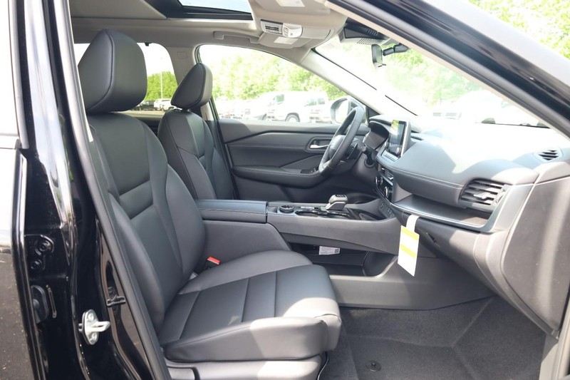 Nissan Rogue Vehicle Image 26