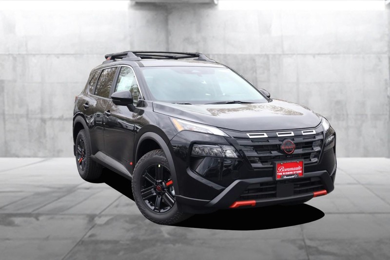 Nissan Rogue Vehicle Full-screen Gallery Image 2