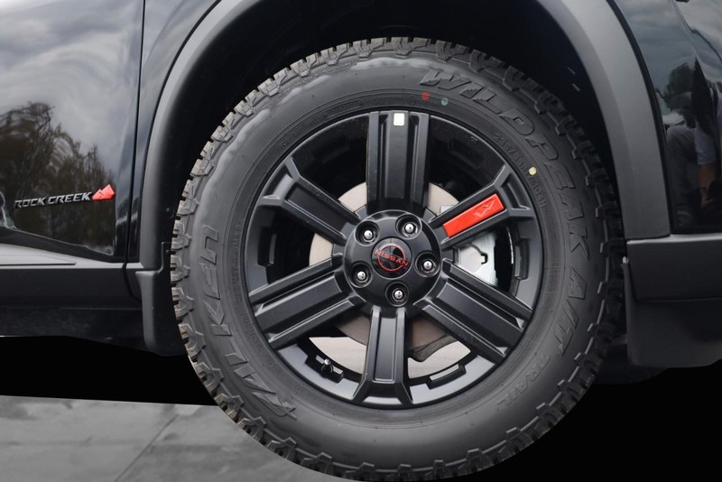 Nissan Rogue Vehicle Image 03