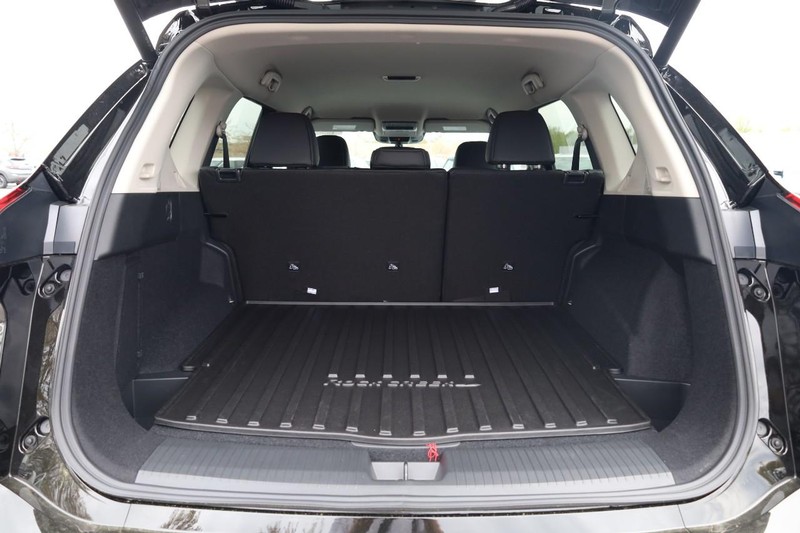 Nissan Rogue Vehicle Image 07
