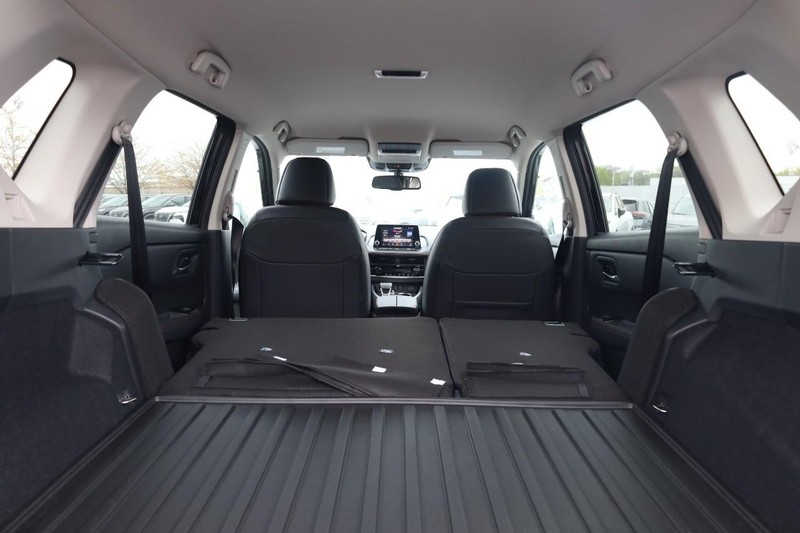Nissan Rogue Vehicle Image 08