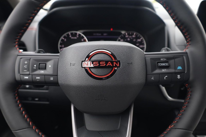 Nissan Rogue Vehicle Image 09