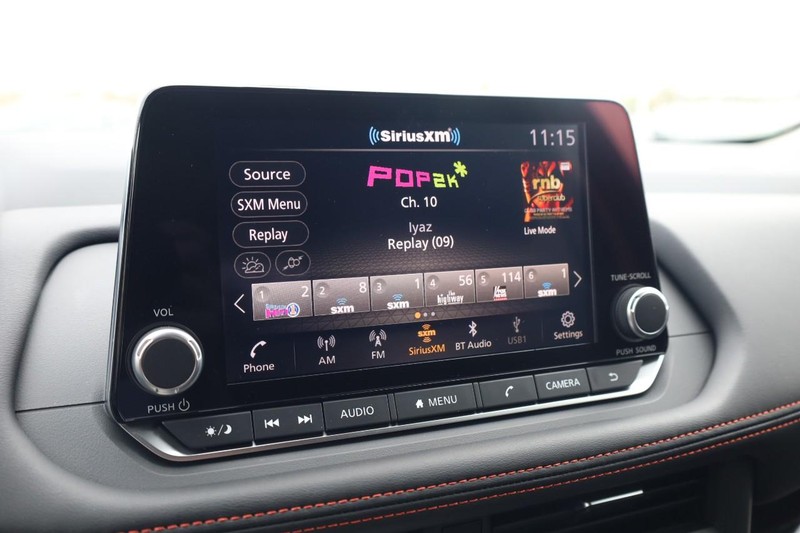 Nissan Rogue Vehicle Image 11