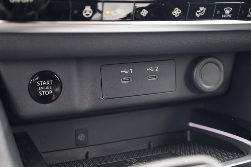 Nissan Rogue Vehicle Image 15