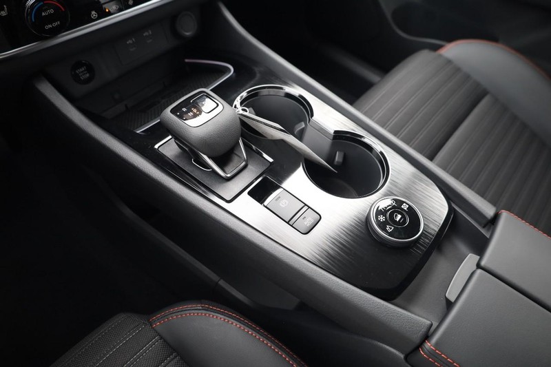Nissan Rogue Vehicle Image 16