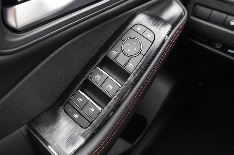 Nissan Rogue Vehicle Image 18