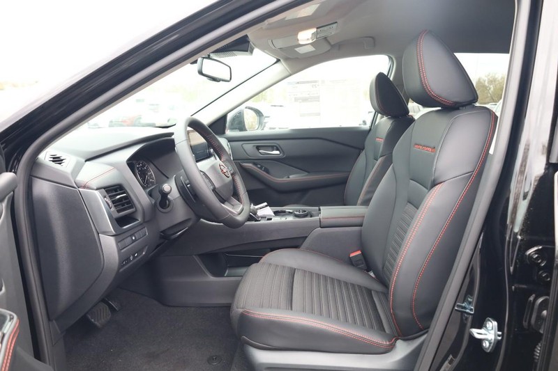 Nissan Rogue Vehicle Image 20