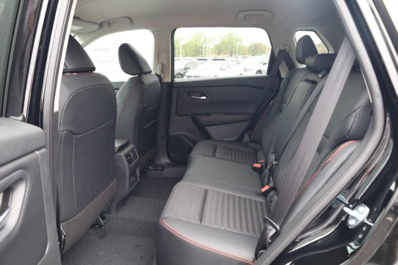 Nissan Rogue Vehicle Image 21