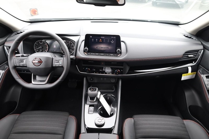 Nissan Rogue Vehicle Image 23