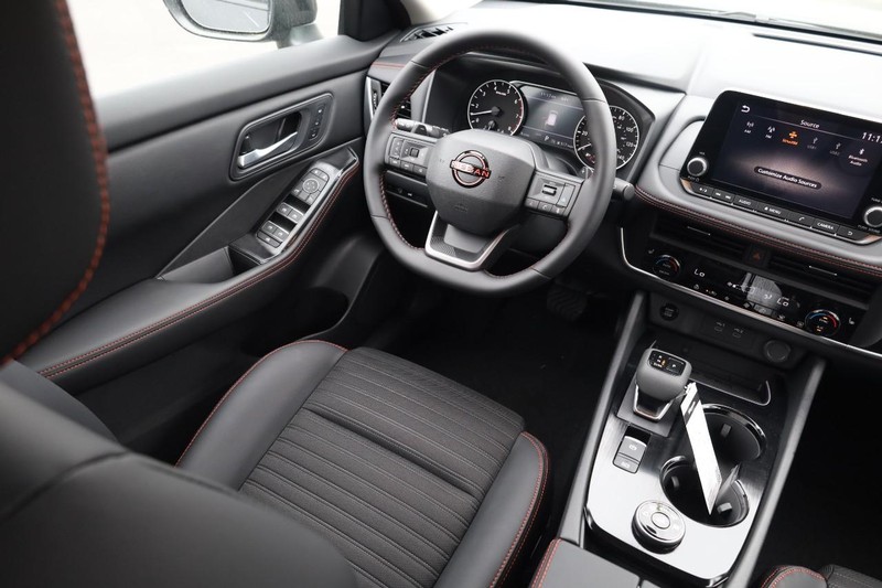 Nissan Rogue Vehicle Image 24