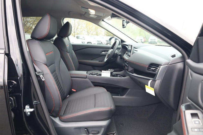 Nissan Rogue Vehicle Image 25