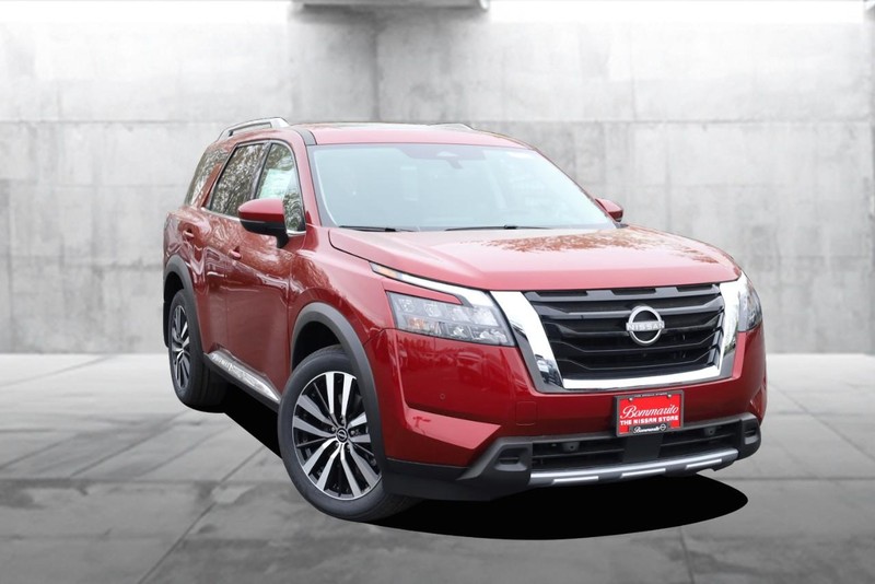 Nissan Pathfinder Vehicle Image 02