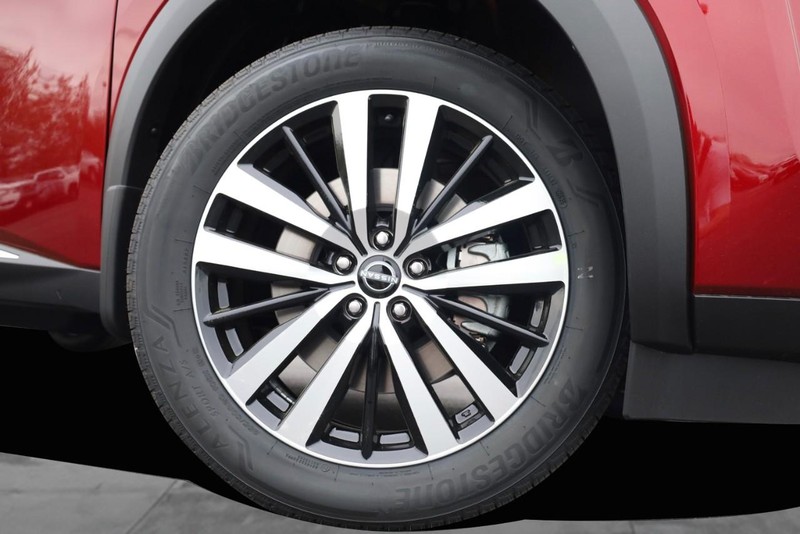 Nissan Pathfinder Vehicle Image 03